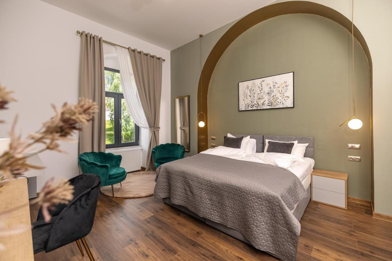 Haller Boutique Târgu-Mureş Esterno foto