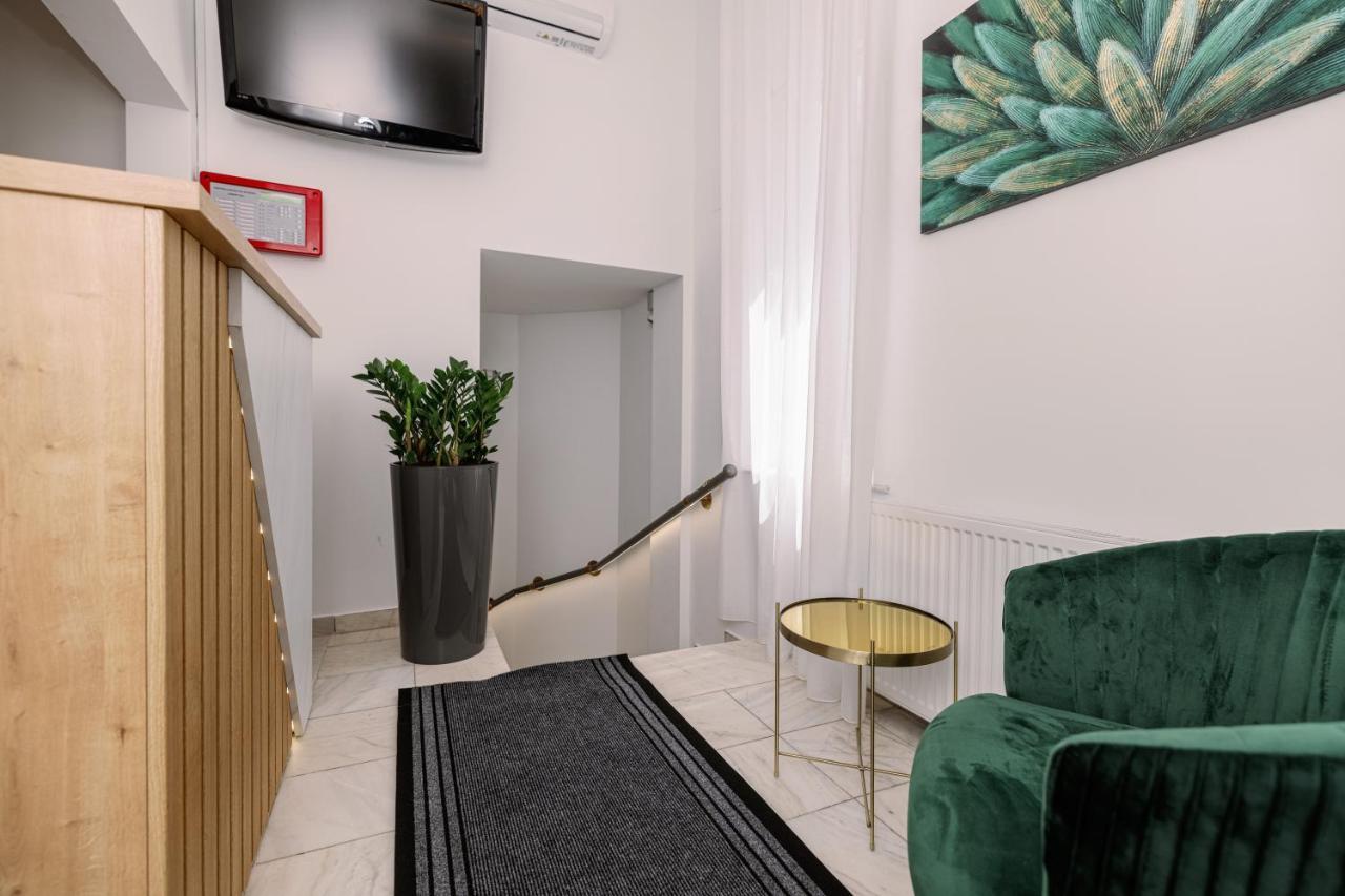 Haller Boutique Târgu-Mureş Esterno foto