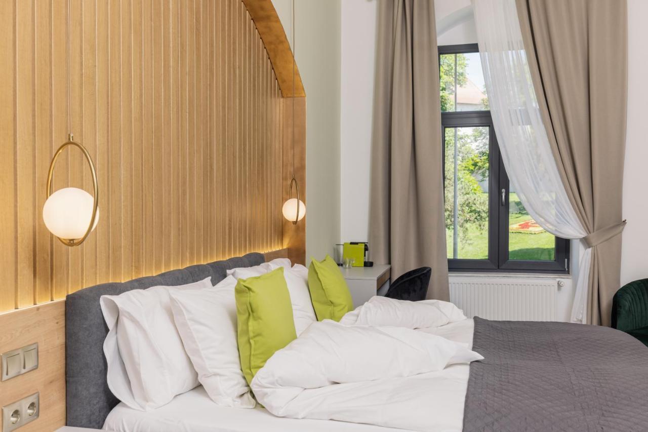 Haller Boutique Târgu-Mureş Esterno foto