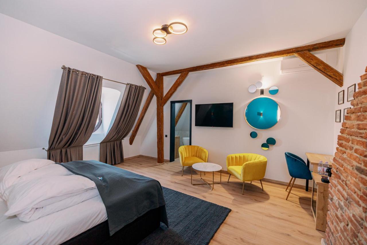 Haller Boutique Târgu-Mureş Esterno foto
